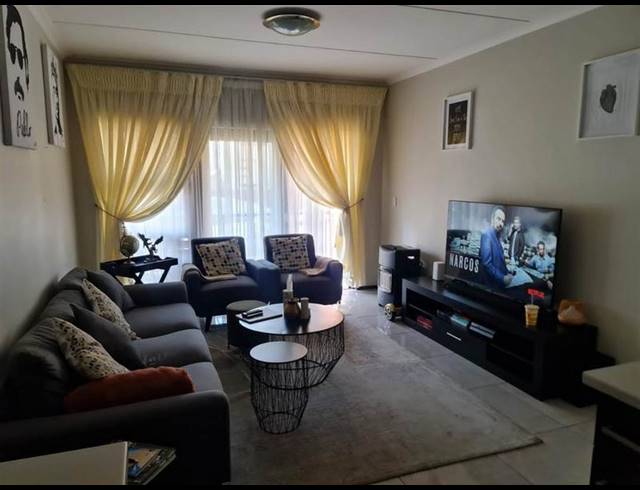 2 BEDROOM TOWNHOUSE FOR SALE IN OAKDENE